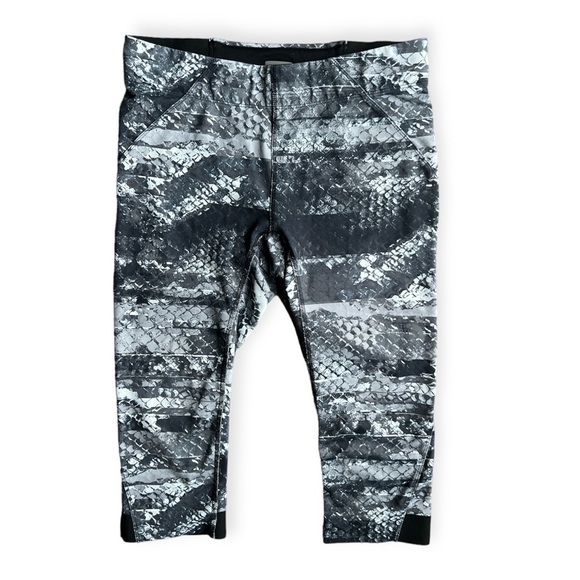 The North Face Motus II Capri Compression Tight Reptile Asphalt Gray, Medium - Picture 2 of 12